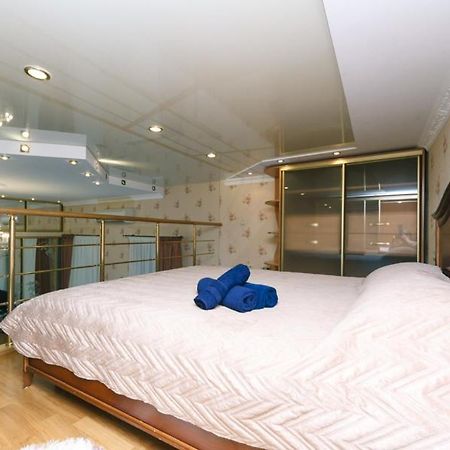Stylish Two-Level Flat 2 Min From Khreschatyk Kiev Esterno foto