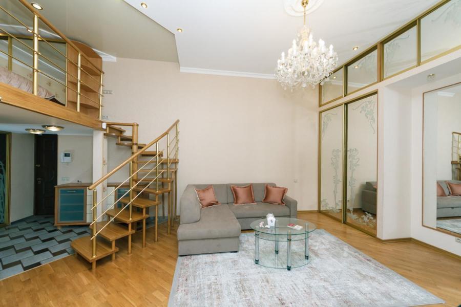 Stylish Two-Level Flat 2 Min From Khreschatyk Kiev Esterno foto