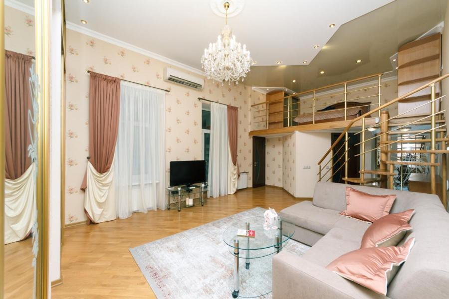 Stylish Two-Level Flat 2 Min From Khreschatyk Kiev Esterno foto