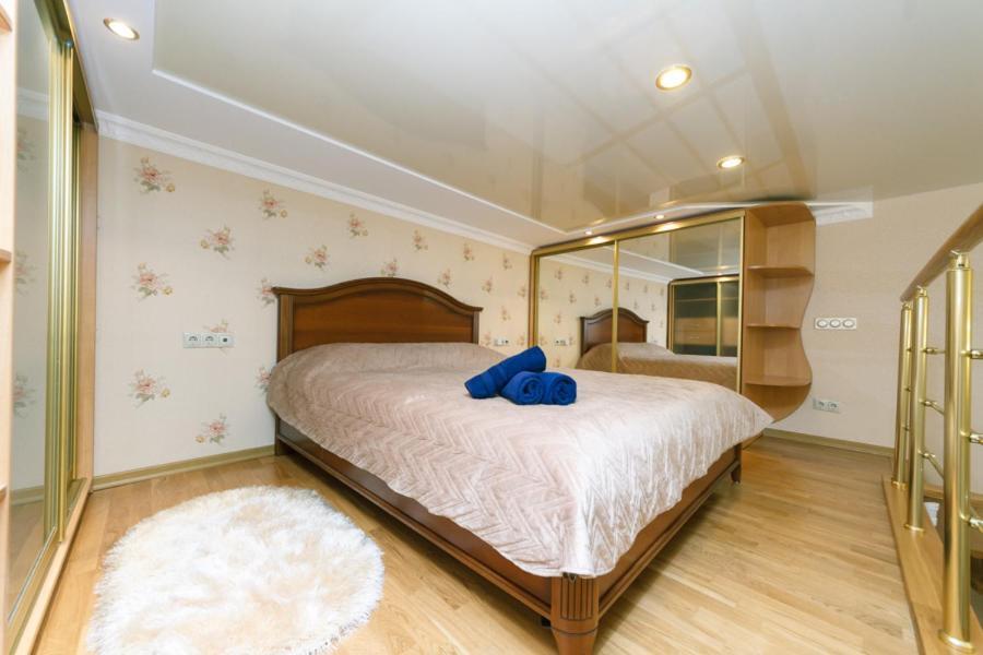 Stylish Two-Level Flat 2 Min From Khreschatyk Kiev Esterno foto