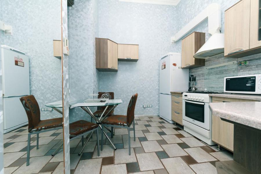 Stylish Two-Level Flat 2 Min From Khreschatyk Kiev Esterno foto